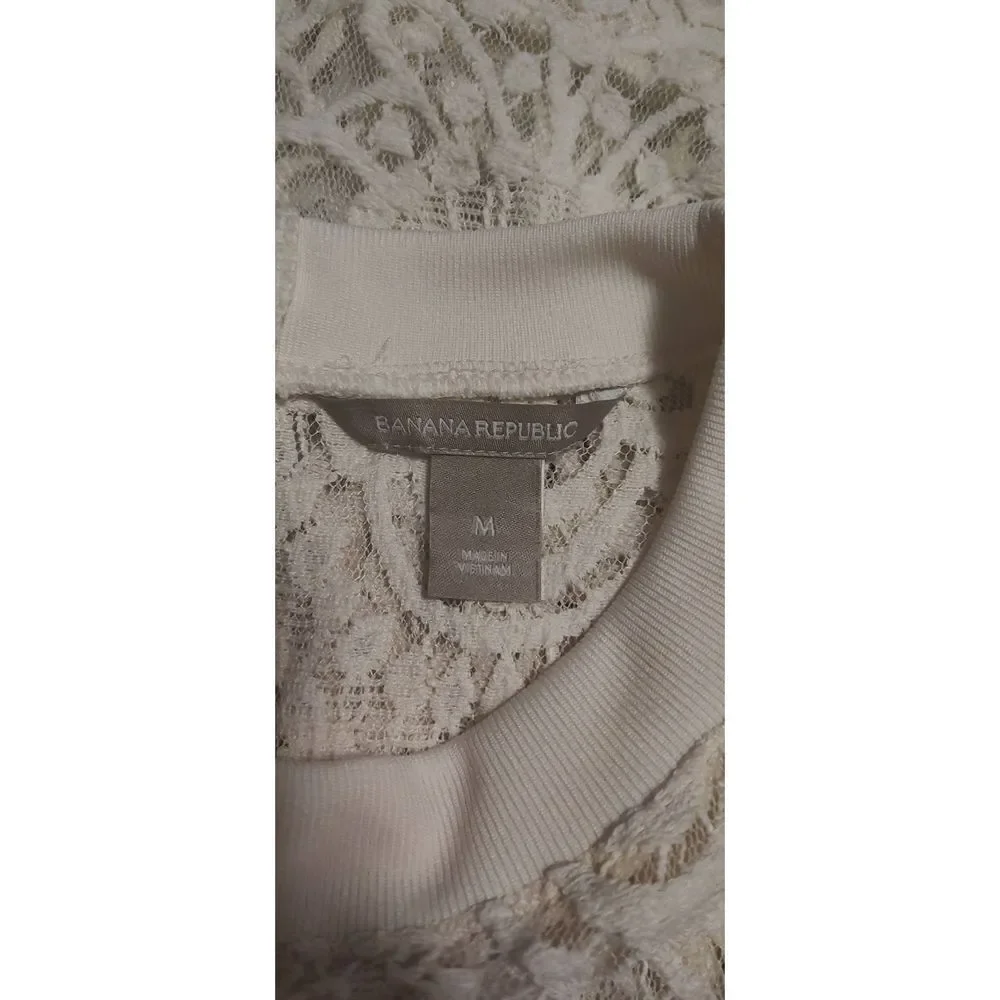 Banana Republic Button Up Back Top Women's MEDIUM Cream Lace Long Sleeve Poly Bl